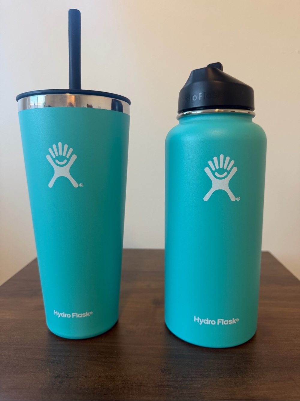 Hydro Flask 32 oz All Around Tumbler Mint and Hydro Flask 32 oz with Straw Lid